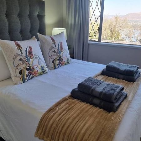 Waters View Villa, 5 Bedroom House Hartbeespoort Exterior photo