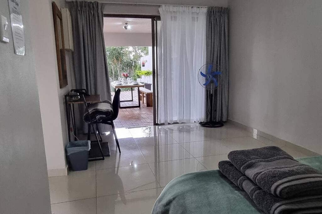 Waters View Villa, 5 Bedroom House Hartbeespoort Exterior photo