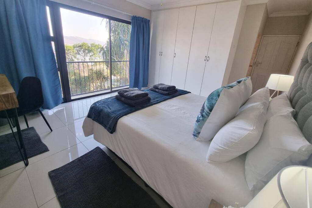 Waters View Villa, 5 Bedroom House Hartbeespoort Exterior photo