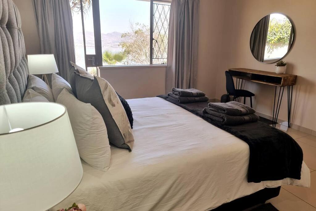 Waters View Villa, 5 Bedroom House Hartbeespoort Exterior photo