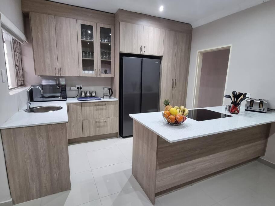 Waters View Villa, 5 Bedroom House Hartbeespoort Exterior photo