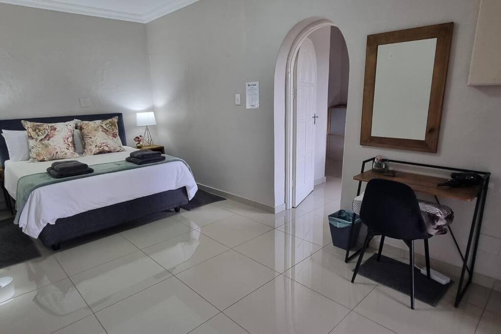 Waters View Villa, 5 Bedroom House Hartbeespoort Exterior photo