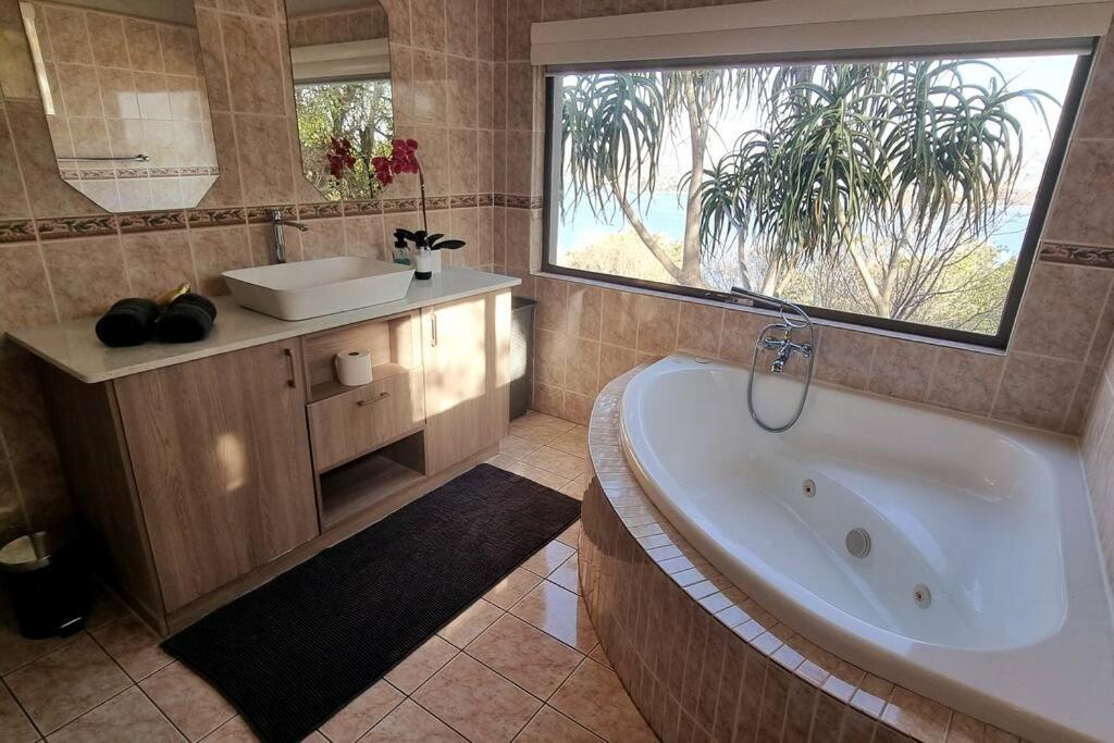 Waters View Villa, 5 Bedroom House Hartbeespoort Exterior photo