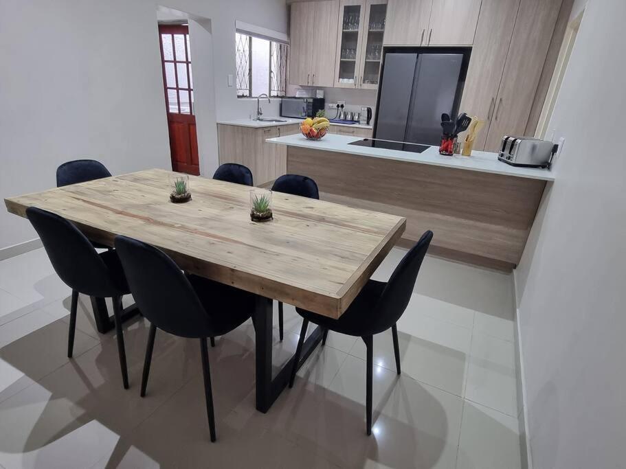 Waters View Villa, 5 Bedroom House Hartbeespoort Exterior photo