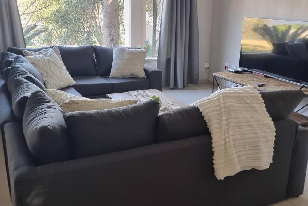 Waters View Villa, 5 Bedroom House Hartbeespoort Exterior photo