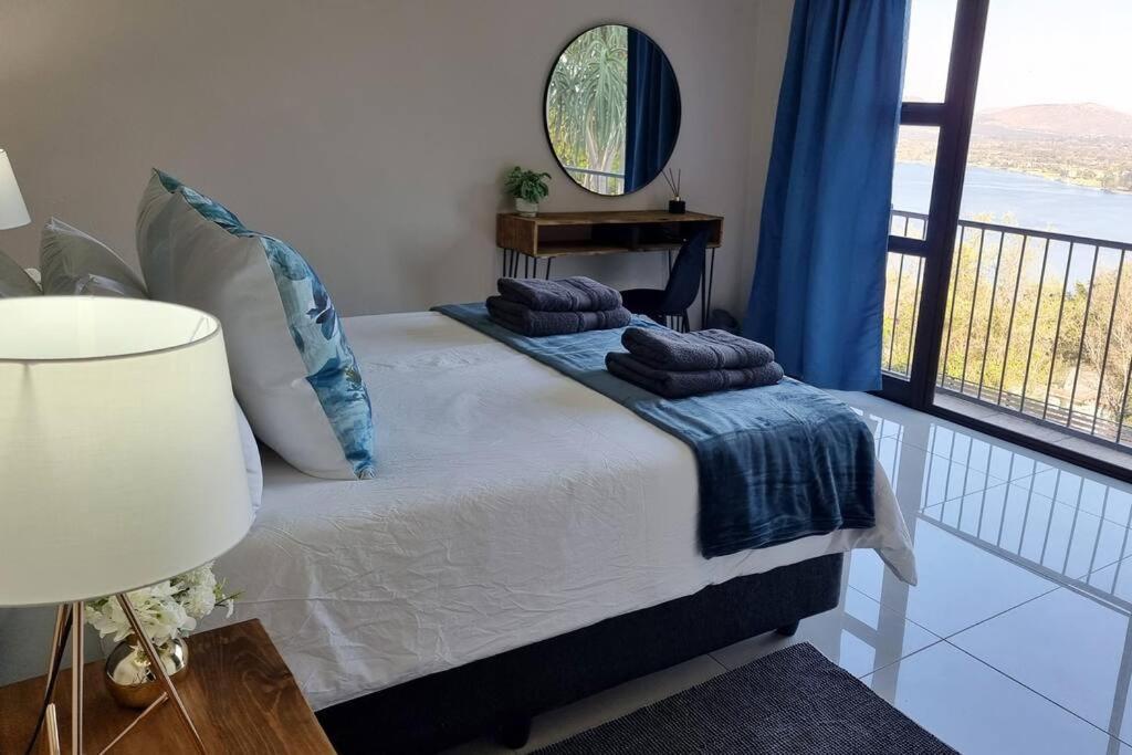 Waters View Villa, 5 Bedroom House Hartbeespoort Exterior photo