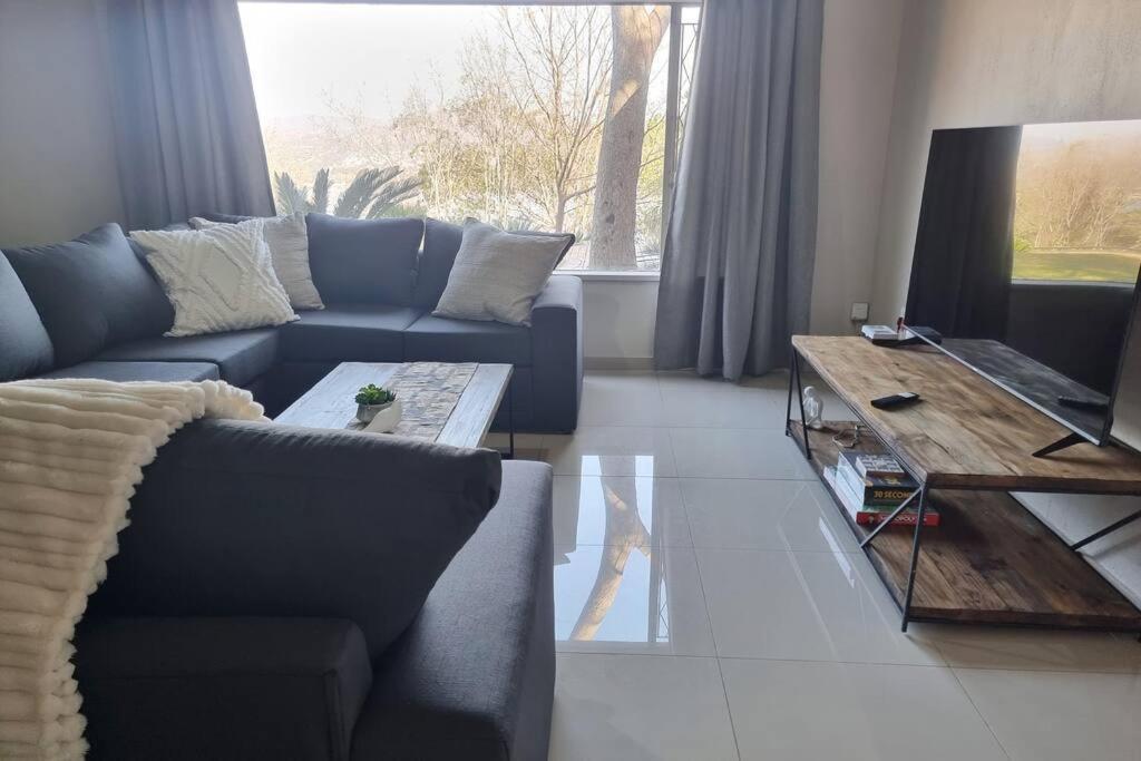 Waters View Villa, 5 Bedroom House Hartbeespoort Exterior photo