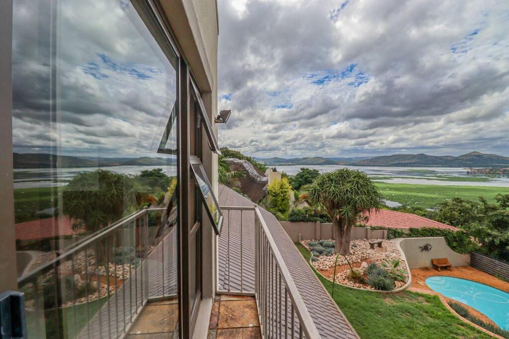 Waters View Villa, 5 Bedroom House Hartbeespoort Exterior photo